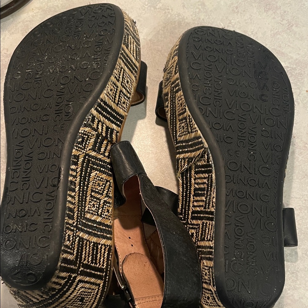 Vionic Patterned Wedges - image 5